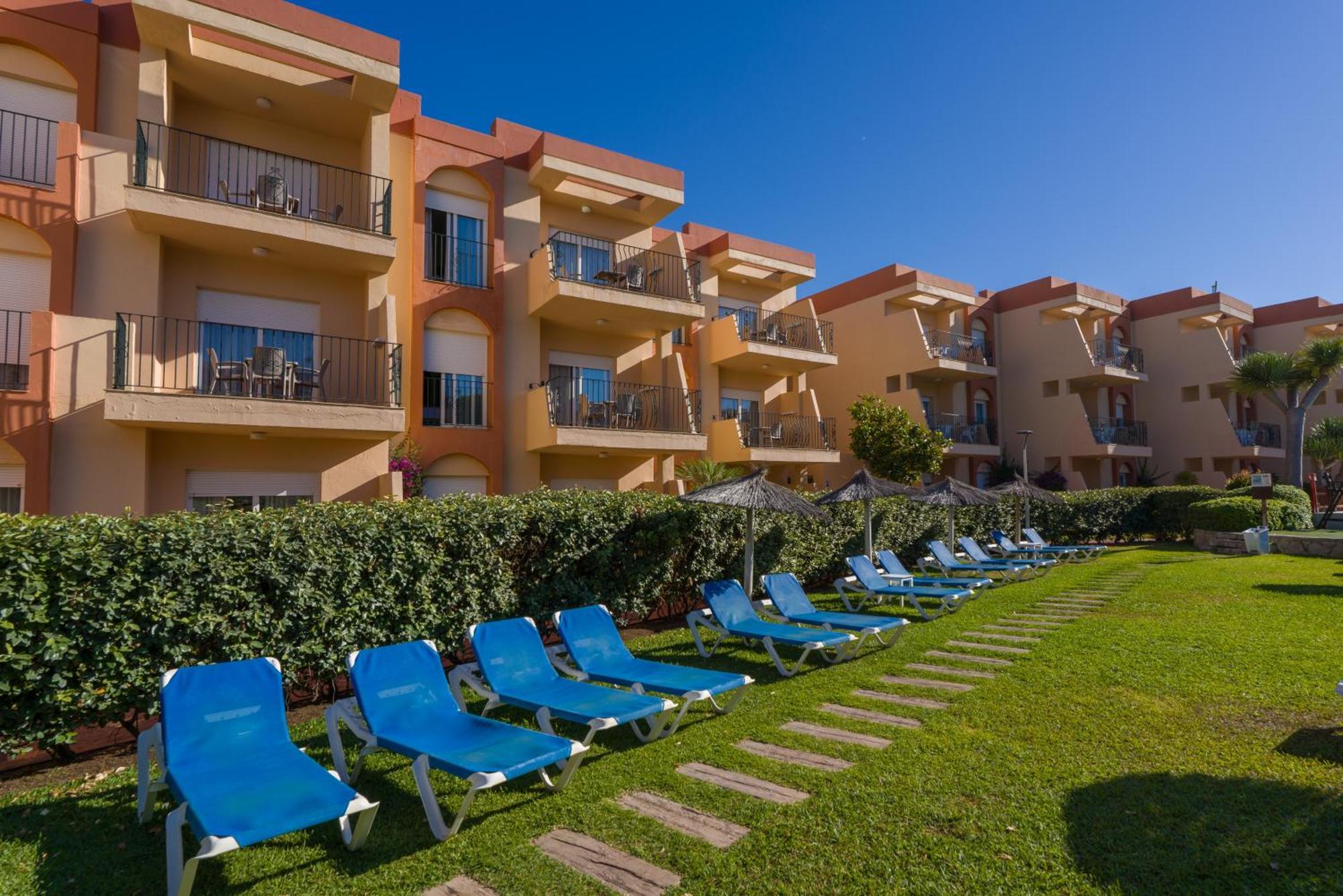 Aparthotel Las Dunas Chiclana de la Frontera Exterior photo
